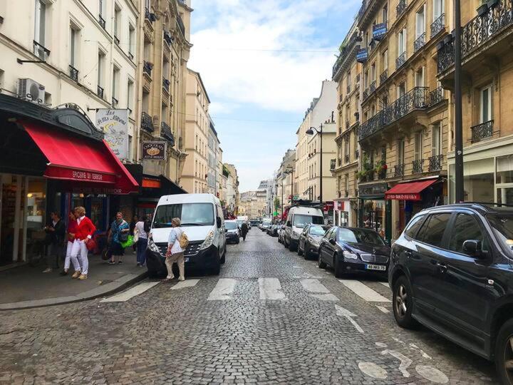 Grand D'angle - Montmartre Moulin Galette * Paris